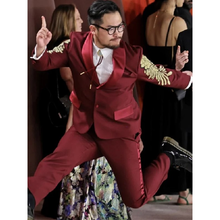 Daniel Kwan Oscar 2023 Traje Rojo